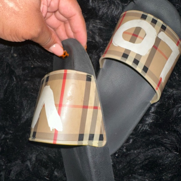 Burberry LOVE Slides - Picture 6 of 9